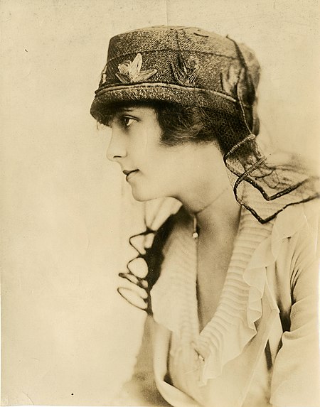 Anne Luther, silent film actress (SAYRE 5128).jpg