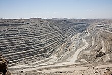 Rossing open pit uranium mine, Namibia Arandis Mine quer.jpg