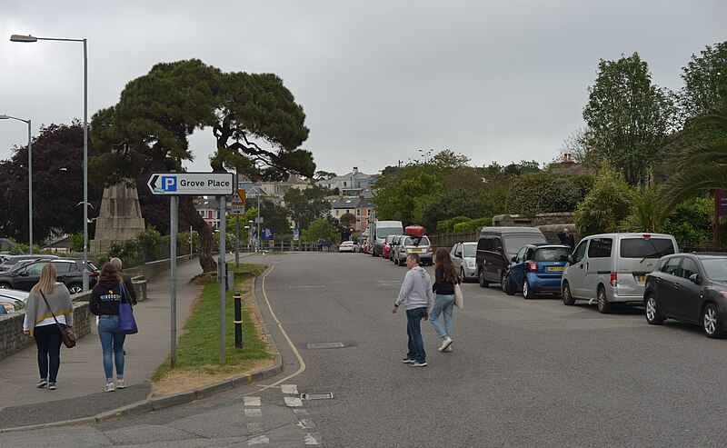 File:Arwenack Street - geograph.org.uk - 6172733.jpg