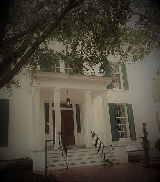 File:Auburn House, Towson, MD, front door.jpg