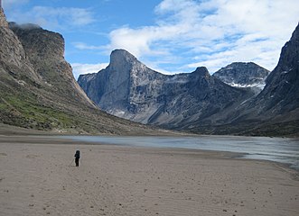 Along the Weasel River, hiking to Mount Thor