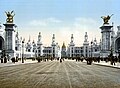 Exposition universelle de 1900 : l'avenue Nicolas II, avec au fond, le dôme de l'hôtel des Invalides.