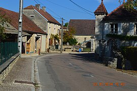 A street in Avot