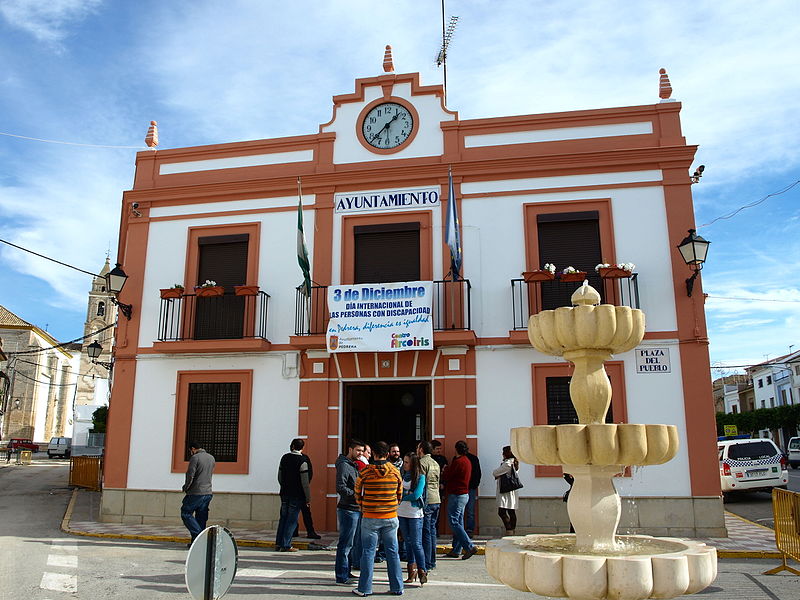 File:Ayuntamiento de Pedrera (4152954232).jpg