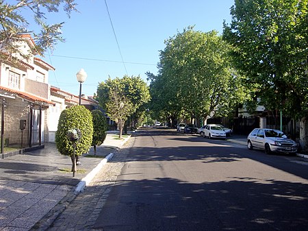 Barrio Parque Miñaqui, Banfield, Argentina.jpg