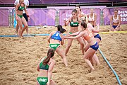 Deutsch: Beachhandball bei den Olympischen Jugendspielen 2018; Tag 6, 12. Oktober 2018; Mädchen, Hauptrundenspiel – Ungarn-Niederlande 2:1 English: Beach handball at the 2018 Summer Youth Olympics at 12 October 2018 – Girls Main Round – Hungary-Netherlands 2:1