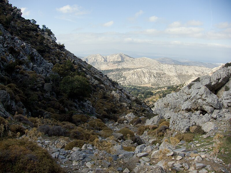 File:Between source of Arion and Cave of Zas, view, Naxos, 11H2196.jpg