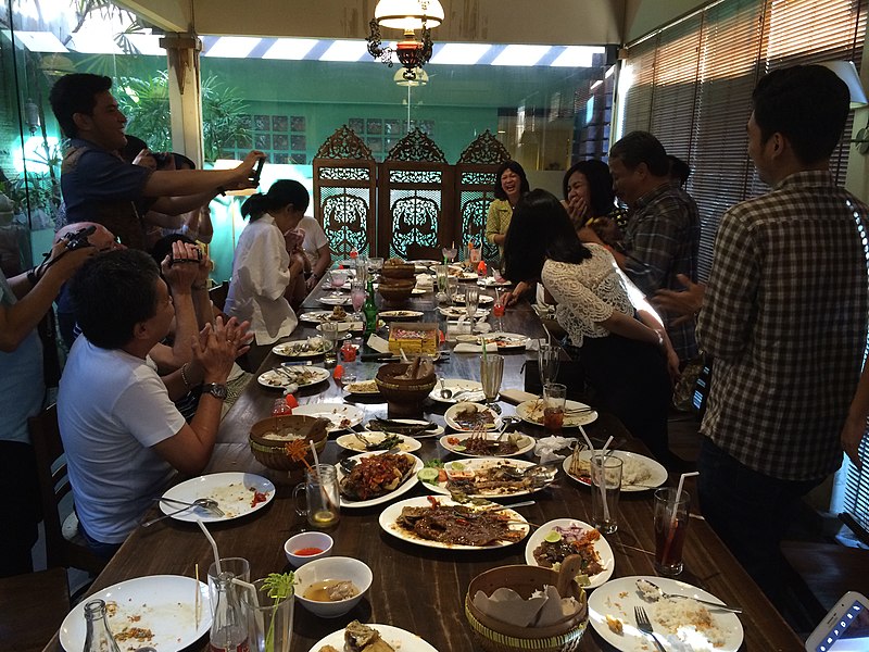 File:Big Lunch in Indragiri Seafood & Resto, Surabaya.jpg