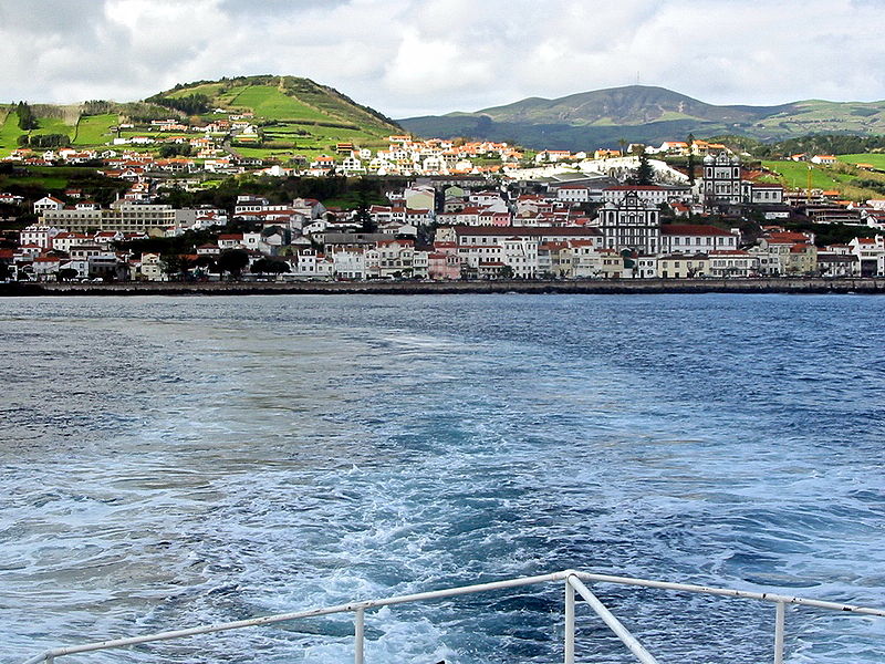 File:Bom tempo no canal (Horta, Açores).jpg