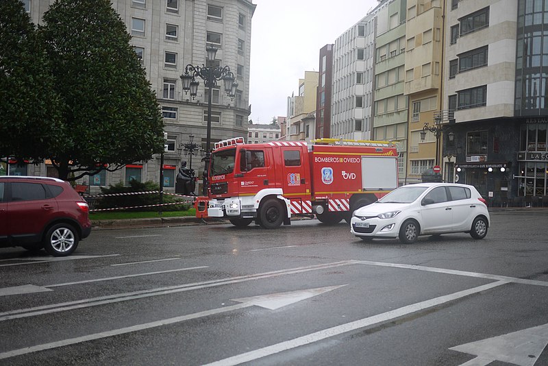 File:Bomberos de Oviedo - 2014-11-23 2 - Zulio.jpg