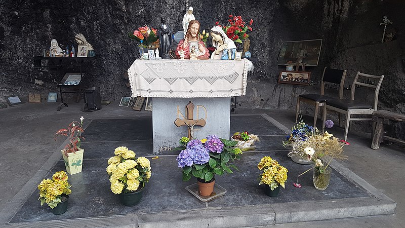 File:Bressoux-Église Notre-Dame de Lourdes à Le Bouhay (23).jpg