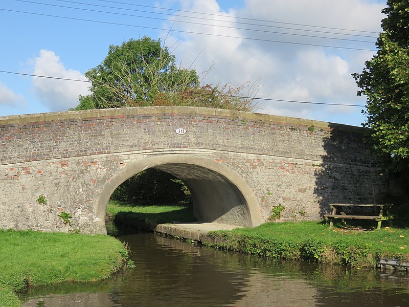 File:Bridge 48 Llangollen Canal - geograph.org.uk - 4246317.jpg