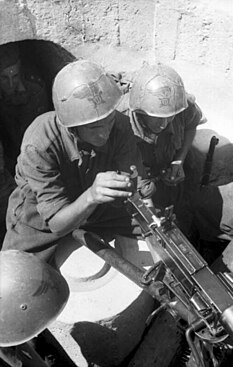 Bundesarchiv Foto 101I-316-1196-25, Itália, italienische Soldaten in MG-Stellung.jpg