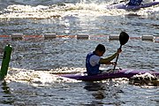 Deutsch: Kanusport bei den Olympischen Jugendspielen 2018; Tag 10, 16. Oktober 2018; Finale Jungen Einer-Kajak-Slalom: Lan Tominc (Slowenien, Gold) - Guan Changheng (China, Silber) - Tom Bouchardon (Frankreich, Bronze) English: Canoeing at the 2018 Summer Youth Olympics at 16 October 2018 – Boys' K1 slalom Gold Medal Race: Lan Tominc (Slovenia, gold) - Guan Changheng (China, silver) - Tom Bouchardon (France, bronze)