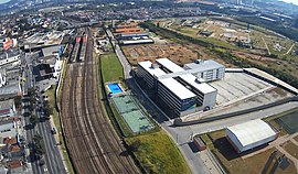 Visão do centro da cidade, exibindo o Terminal Rodoferroviário e o Polo Educacional formado pela ETEC, FATEC, SESI e a Universidade Estácio de Sá.