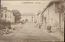 Ancienne carte postale de la place de Montmotier.