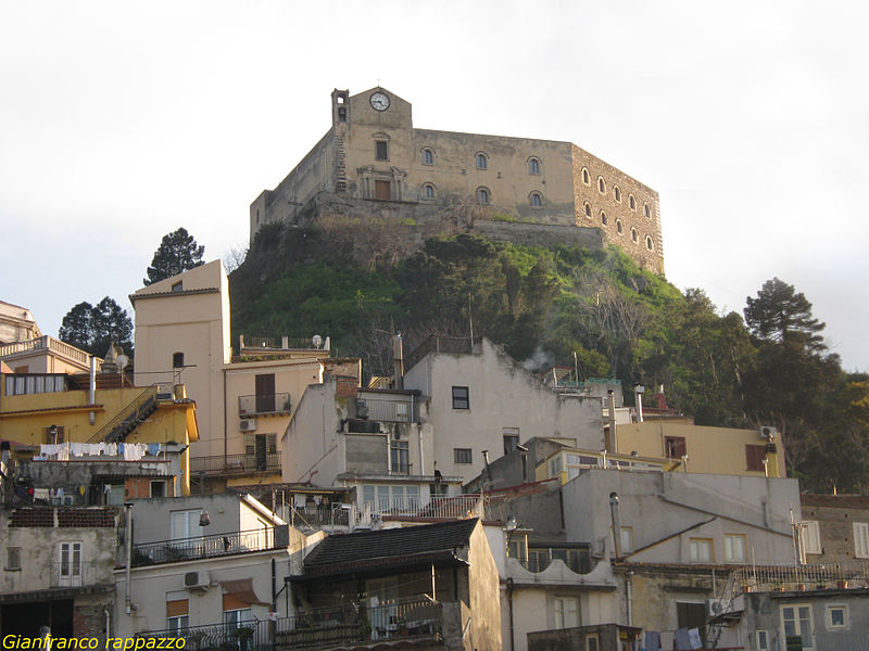 File:Castello Arabo svevo aragonese.jpg