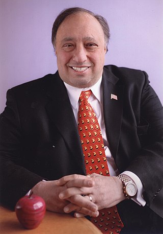 <span class="mw-page-title-main">John Catsimatidis</span> American billionaire, radio talk show host, and politician