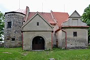 English: Church of Saint George in Hradešín, Kolín District, the Czech Republic. Čeština: Kostel svatého Jiří s rotundou v obci Hradešín, okres Kolín.