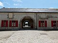 Citadelle de Port-Louis : cours intérieures successives.