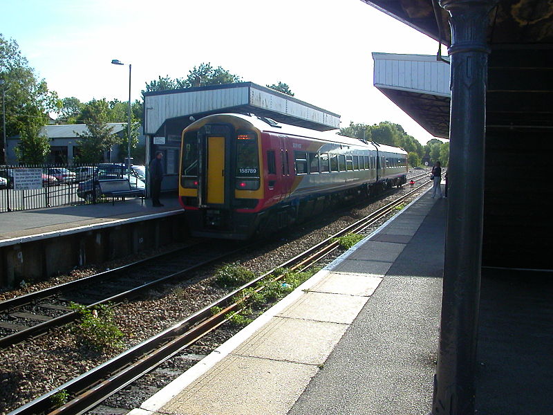 File:Class 158 No. 158789 at Warminster.jpg