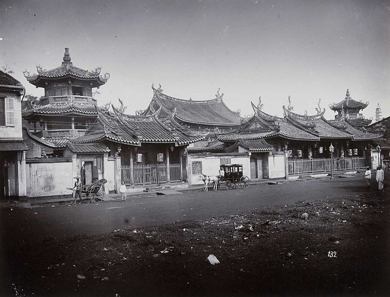 File:Collectie NM van Wereldculturen TM-60054677 Chinese tempel, Penang Fotograaf niet bekend.jpg