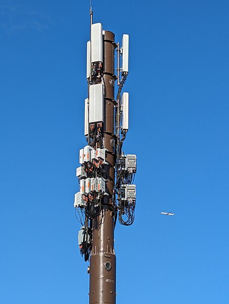 File:Communications tower - 20231112.jpg