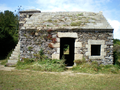 Le corps de garde de Merrien, dit "maison des douaniers" (XVIIème siècle).