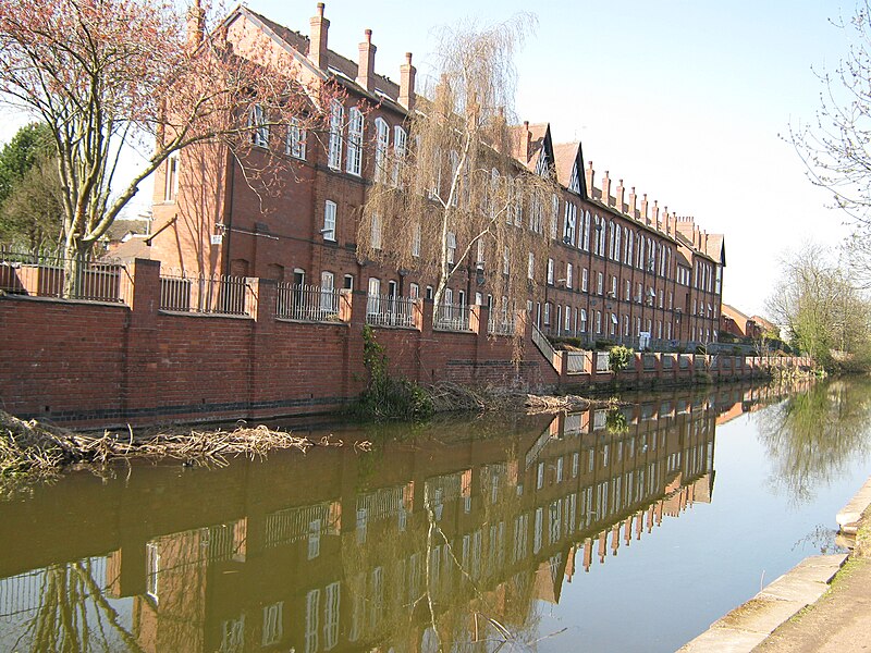 File:Coventry Canal - Near Cash's Lane.jpg