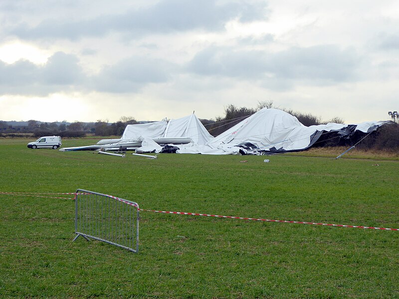 File:Crashed Airship near Cardington sheds - geograph.org.uk - 5617106.jpg