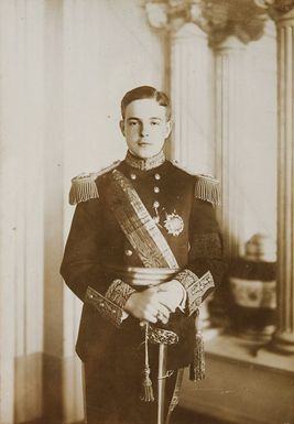 D. Manuel II - Benoliel (Cabral Moncada).png