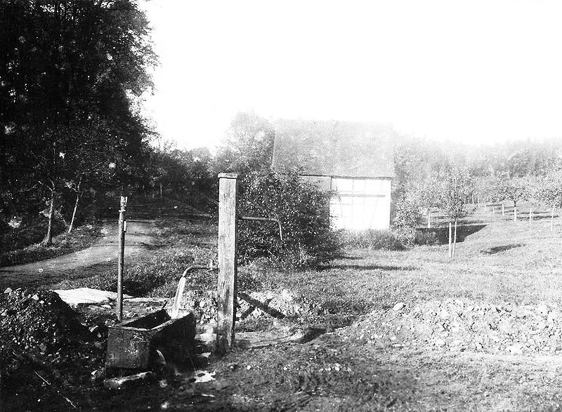 Datei:DE Büdingen Pferdsbach Brunnen vor 1900.jpg