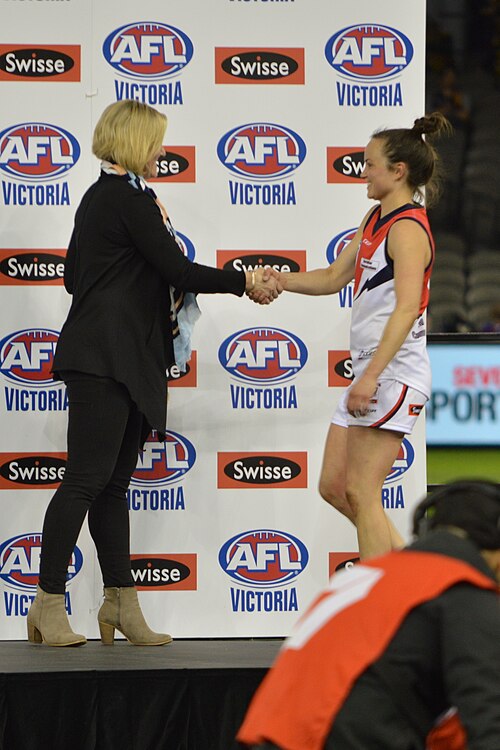 Pearce receiving her premiership medallion following the 2017 VFL Women's Grand Final