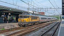 NS 1761 vor IC 142 von Berlin Ostbahnhof nach Amsterdam Centraal an Gleis 3, 2018