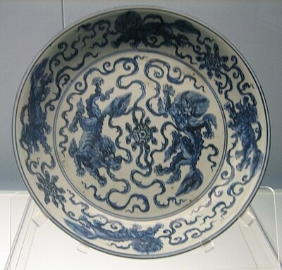 Dish with underglaze blue design of two lions with a further four lions in the cavetto, mid 15th century