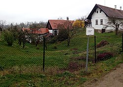 Stopy podhradního opevnění na západní straně hradiště