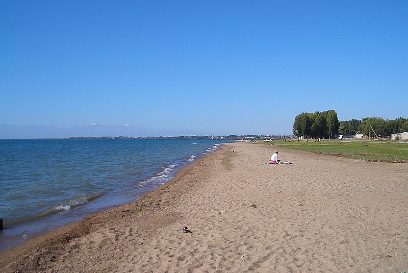 File:E8175-Tamchy-beach.jpg