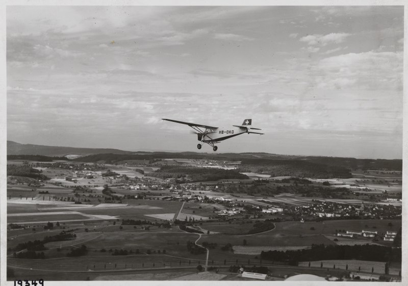 ETH-BIB-Kloten, Anflug einer de Havilland DH 85 Leopard Moth (HB-OKO) auf Piste 28-LBS H1-019349-AL