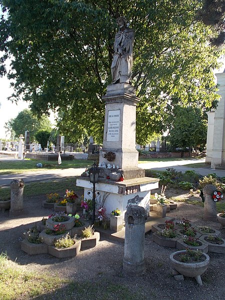 File:Ecce homo Statue (1896), Friedhof, 2021 Csongrád.jpg