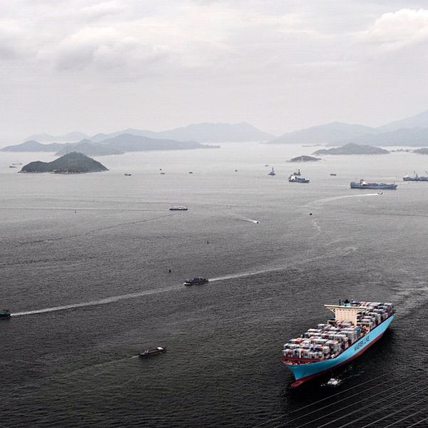 File:Edith Maersk in Hong Kong. The long journey back to Europe has begun. (8353865453).jpg