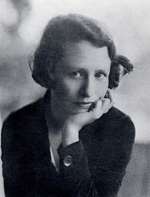 Edna St. Vincent Millay Portrait (c. 1920).jpg