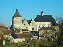 Ang Simbahan sa Saint-Pierre ug Collegiate Church of Saint-Michel, sa Bueil-En-Touraline