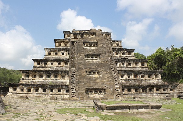 El Tajin, Pyramid of the Niches (20498729900).jpg