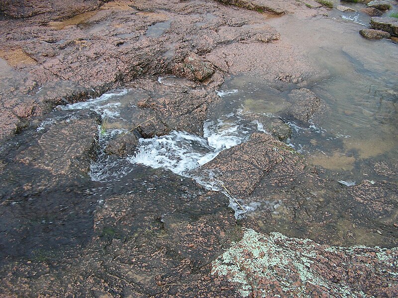 File:Enchanted Rock, water.jpg