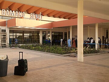 Datei:Entrance_to_terminal_building_at_Bamako-Sénou_International_Airport.jpg