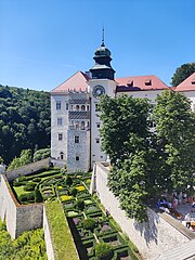 Pieskowa Skala Exterior of the Pieskowa Skala Castle (17).jpg