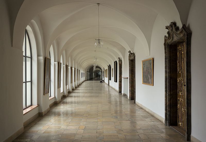 File:Fürstäbtliche Residenz - Hallway.jpg