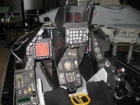 ไฟล์:F16_Cockpit,_Asian_Aerospace_2006.JPG