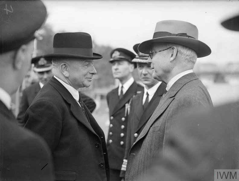 File:FIRST LORD OF THE ADMIRALTY VISITS MTB'S AT WESTMINSTER. 20 MAY 1943, MR A V ALEXANDER, THE FIRST LORD OF THE ADMIRALTY, VISITS MTB'S MOORED ALONGSIDE THE PLA PIER, WESTMINSTER. A16729.jpg