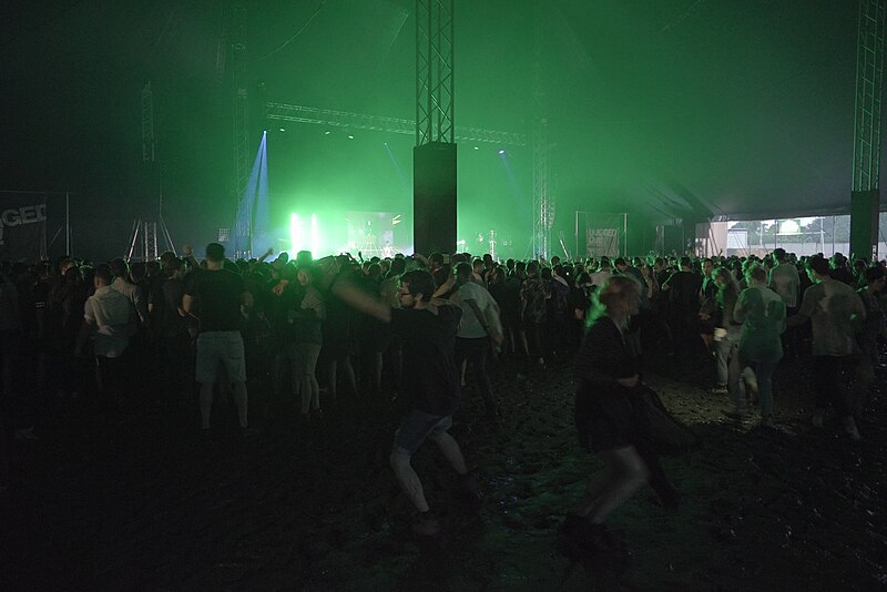 File:Field Day 2016 Saturday Bugged Out tent.jpg